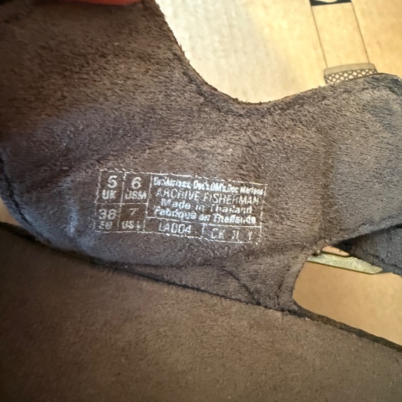 Dr martens Wrenlie grizzly fisherman sandals sz 7 womens - Picture 11 of 12